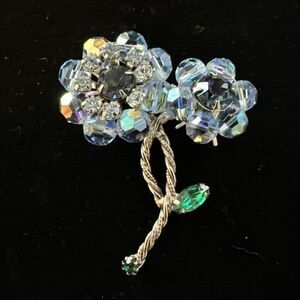VINTAGE BLUE CRYSTAL AND GREEN RHINESTONE FLOWER PIN Silvertone